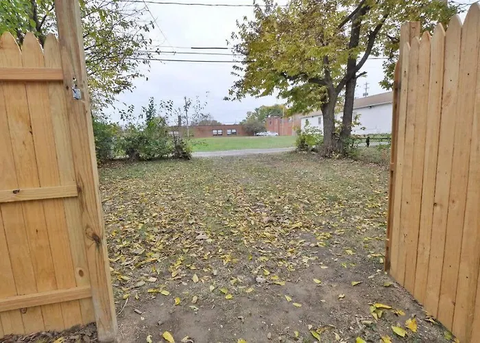 Housepitality - The Lilley Pad - Near Downtown *